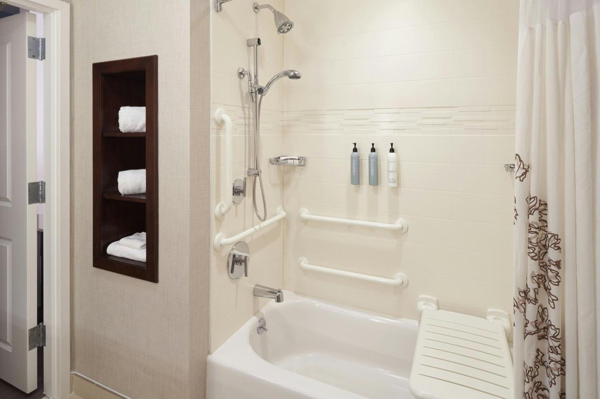 By Marriott Houston Nw 3*